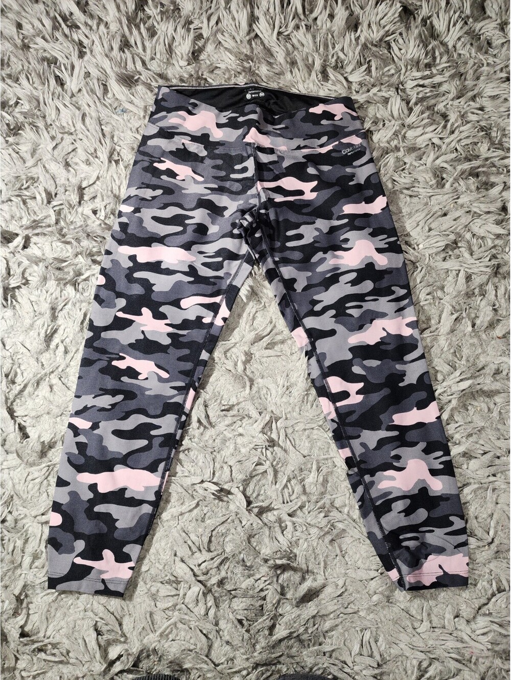 Calvi Klein Performance W Camuflado Gris Con Rosadoy Negro L/G Hecho En jordania